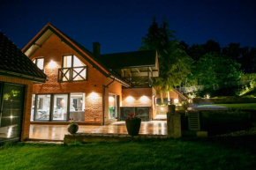 Villa D'Jora, Mikolajki